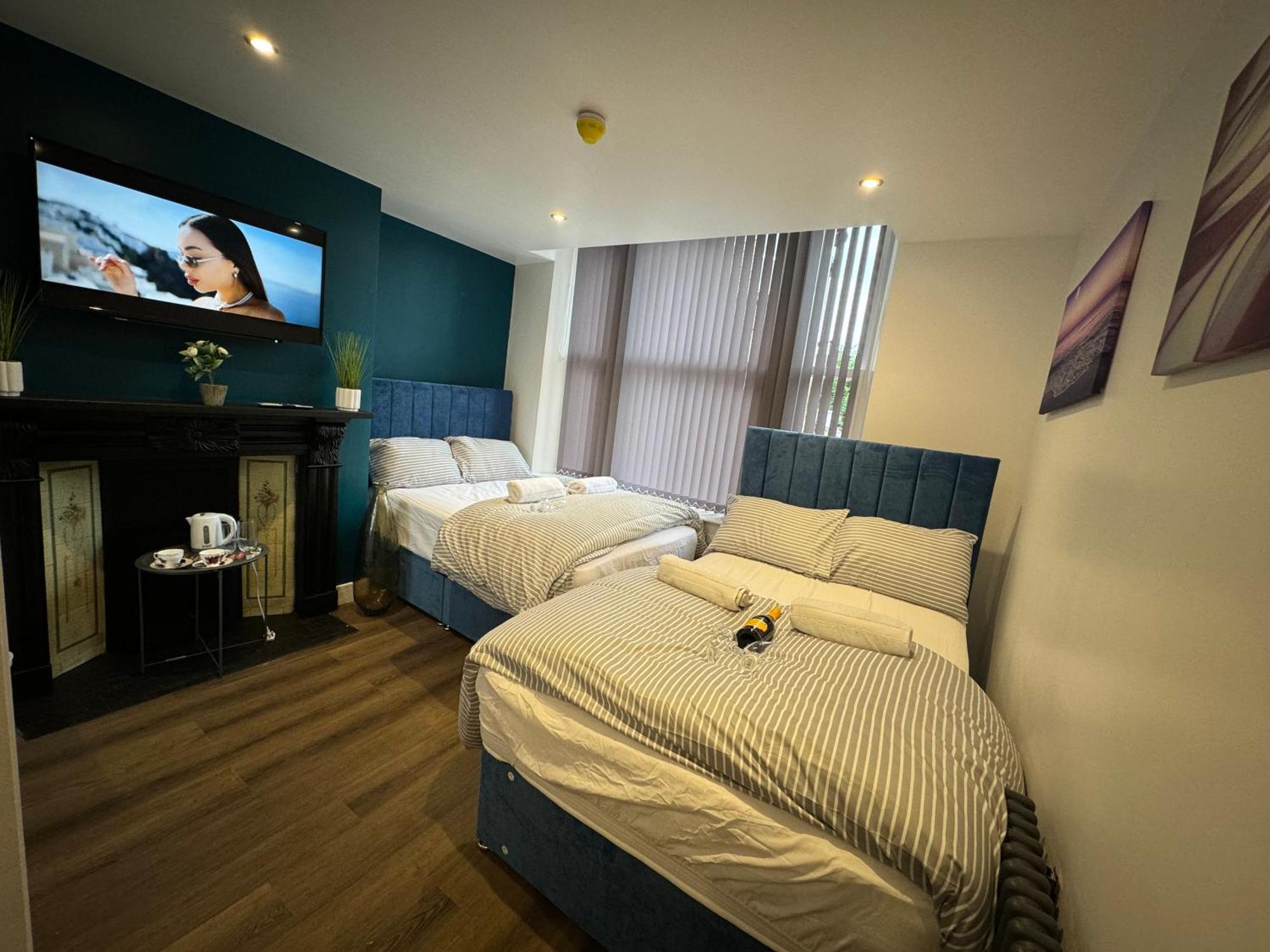 Southgate Luxury Apartments Elland Kültér fotó