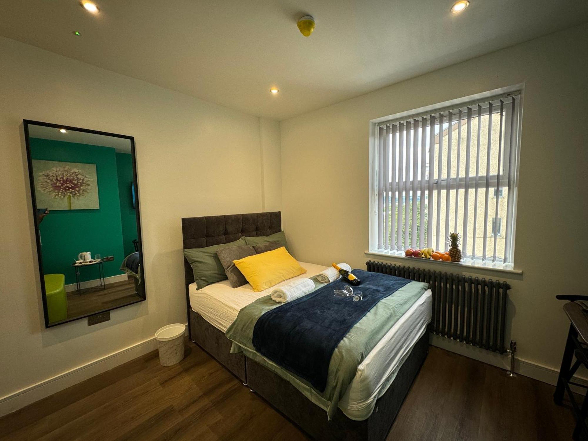 Southgate Luxury Apartments Elland Kültér fotó