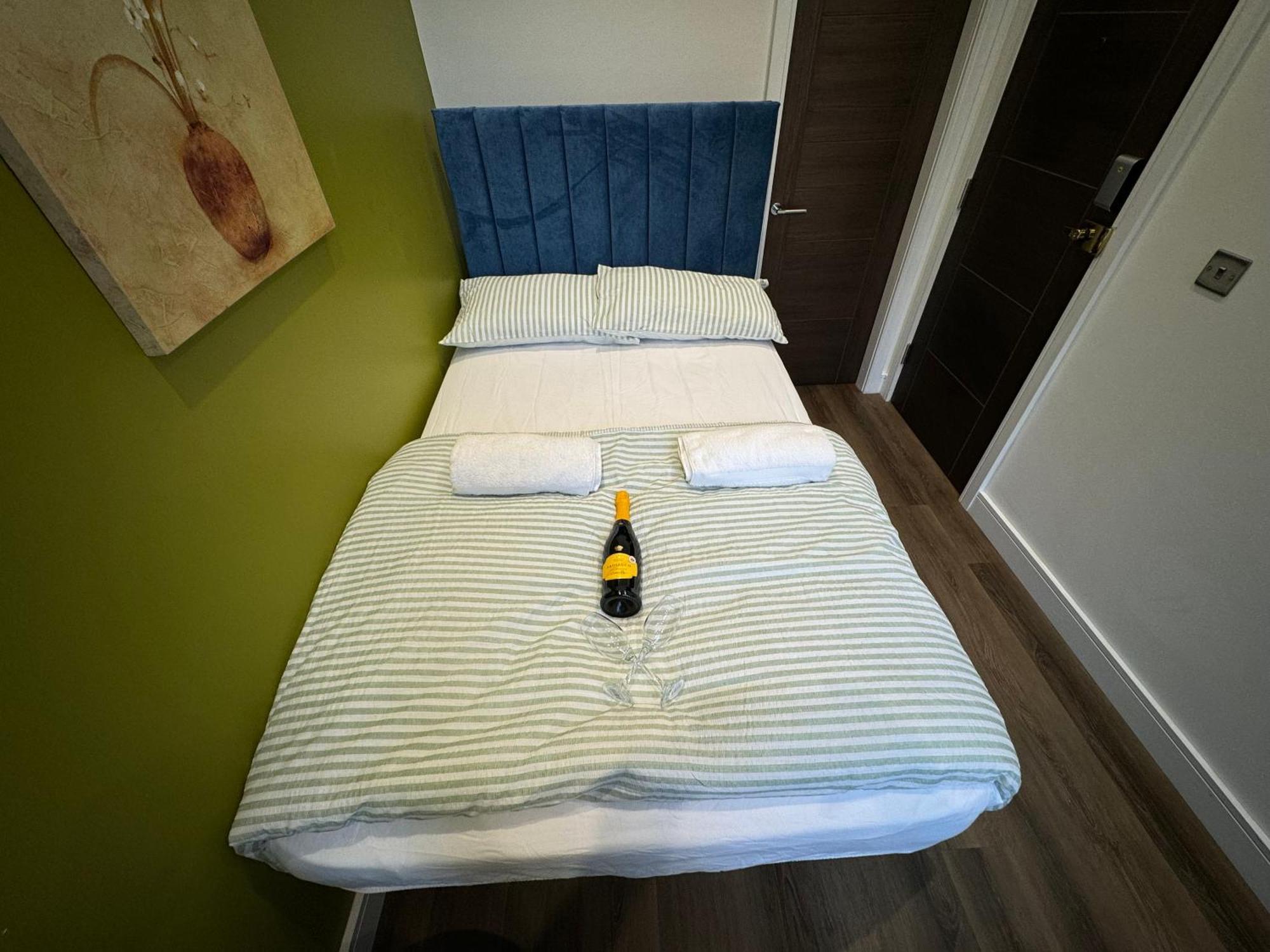 Southgate Luxury Apartments Elland Kültér fotó