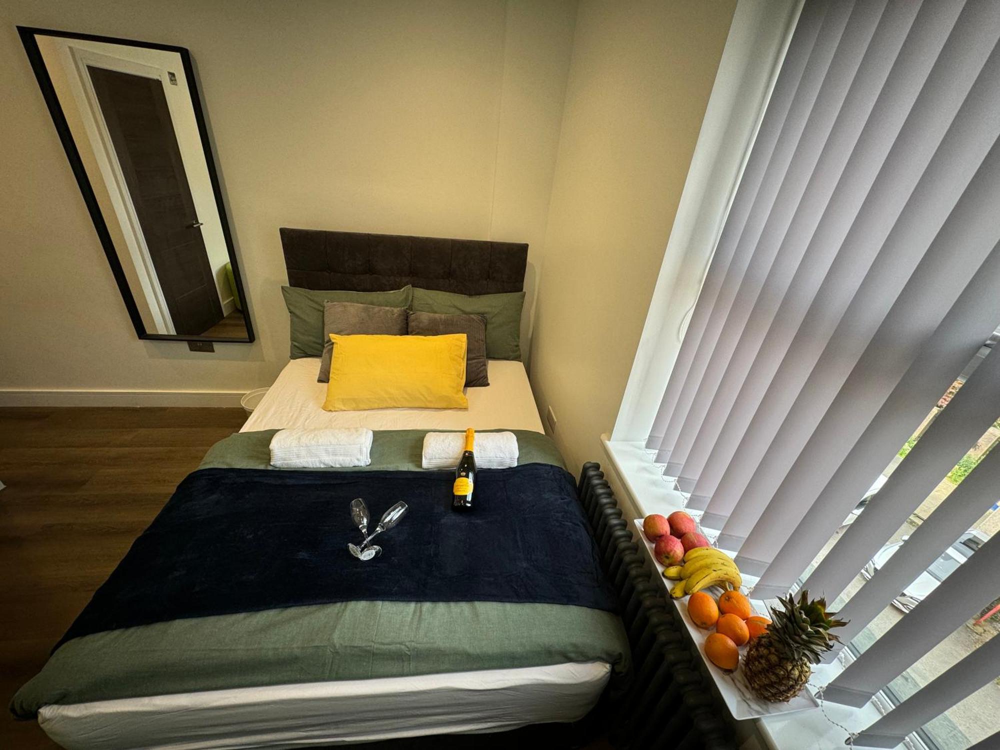 Southgate Luxury Apartments Elland Kültér fotó