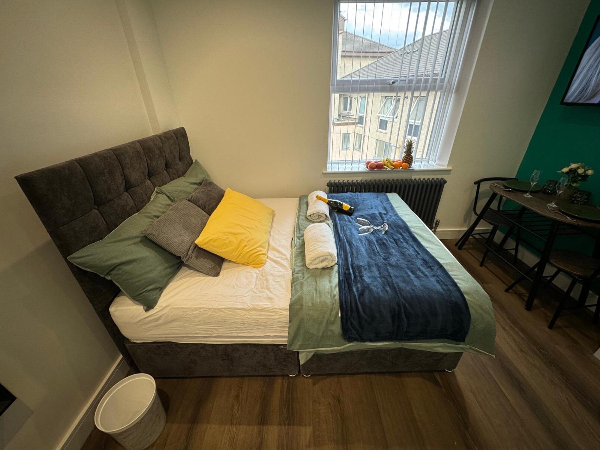 Southgate Luxury Apartments Elland Kültér fotó