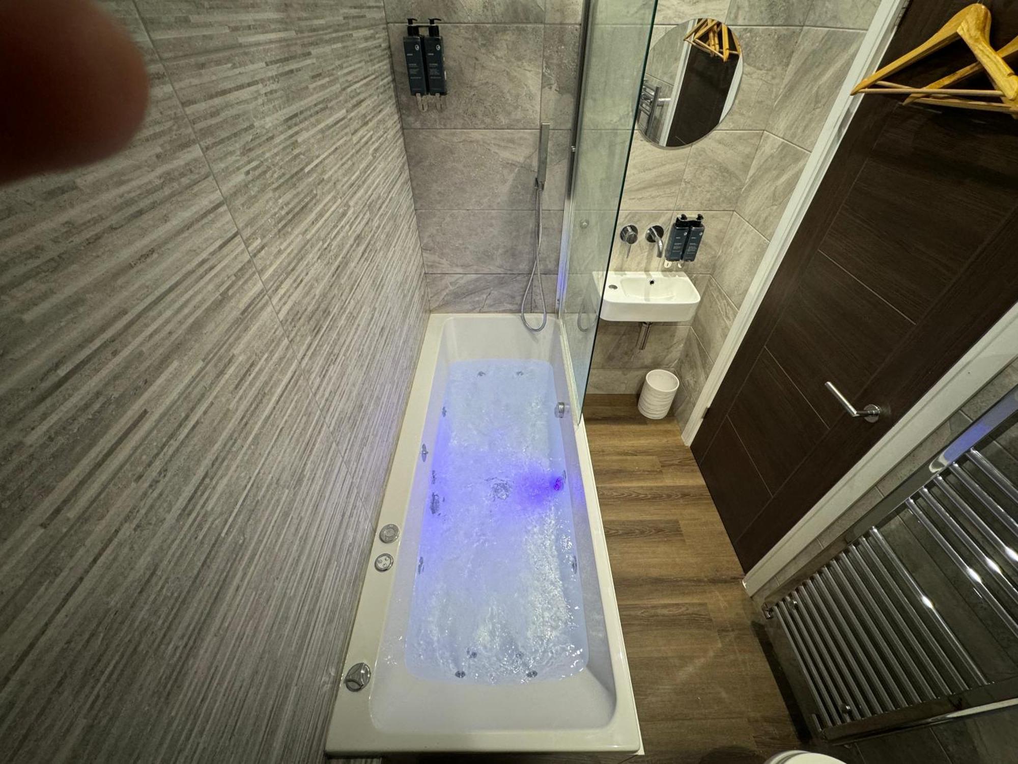 Southgate Luxury Apartments Elland Szoba fotó